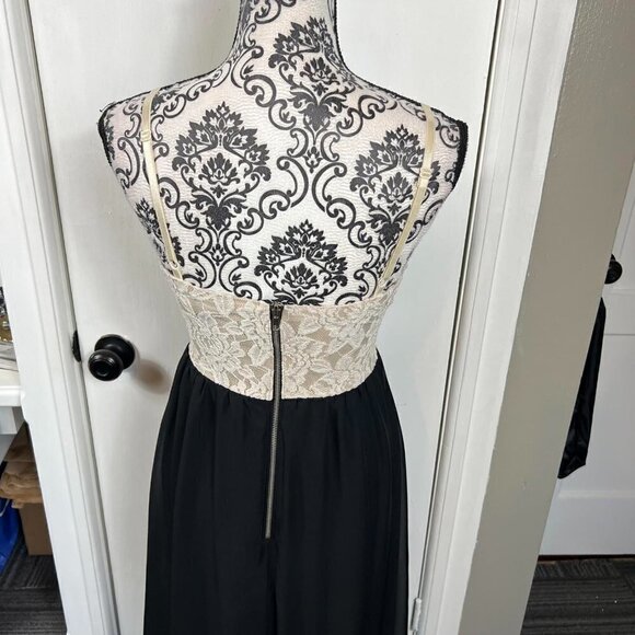 Speechless cream and black illusion maxi dress with lace bodice. Size M - Picture 4 of 9